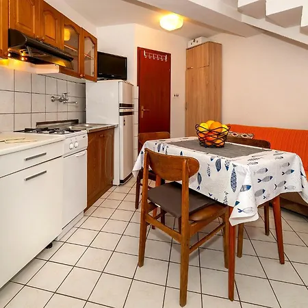 Nada & Ivan With Terrace Apartment Baska (Krk)