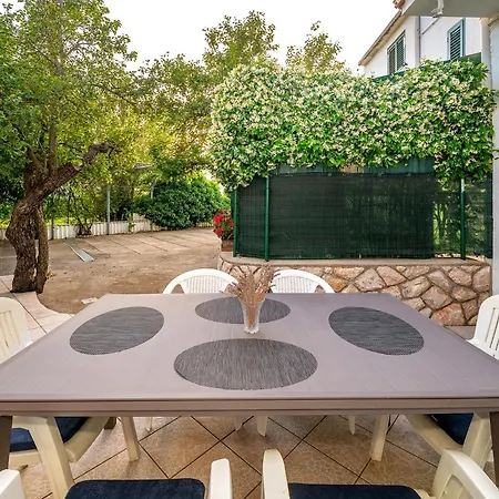 Apartment Nada & Ivan With Terrace Baska (Krk)