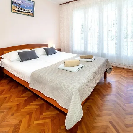 Apartment Nada & Ivan With Terrace Baska (Krk)