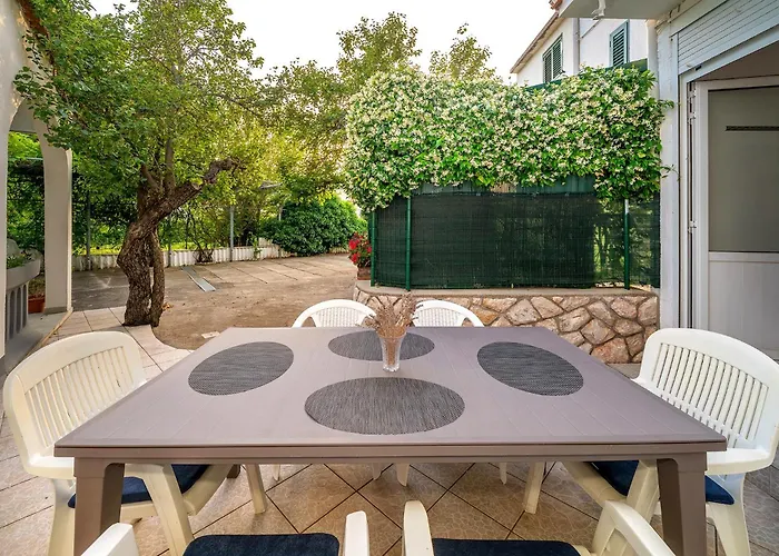 Apartment Nada & Ivan With Terrace Baska (Krk)