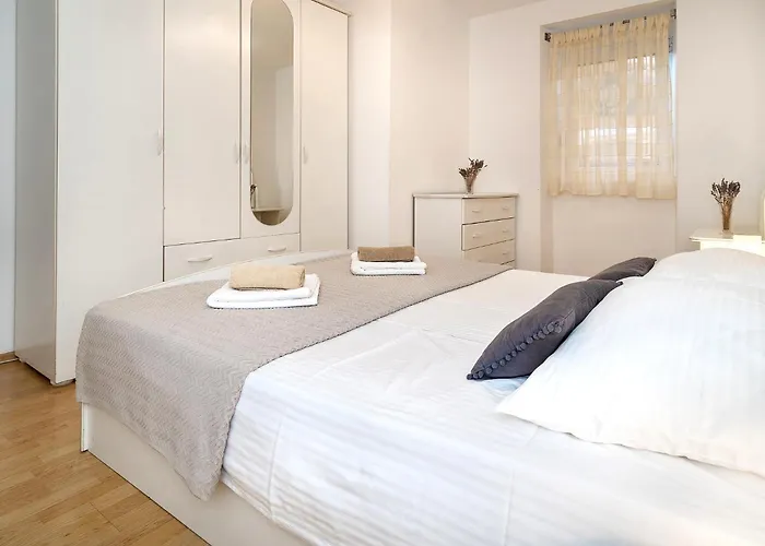 Nada & Ivan With Terrace Apartment *