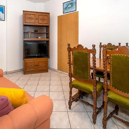 Nada & Ivan With Terrace * Baška