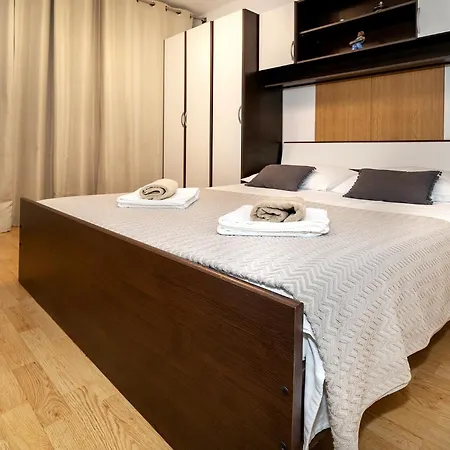 Nada & Ivan With Terrace Apartamento